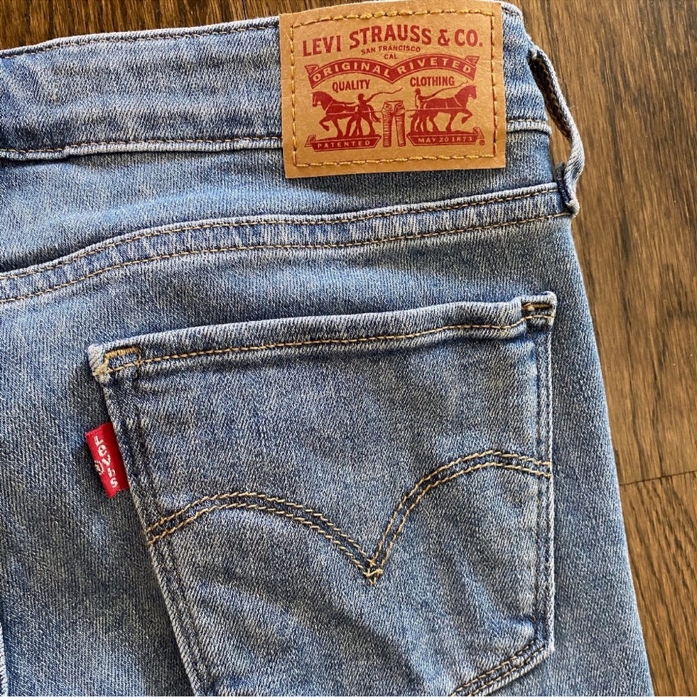 Levi Jeans 711 Skinny Fit Size 27
